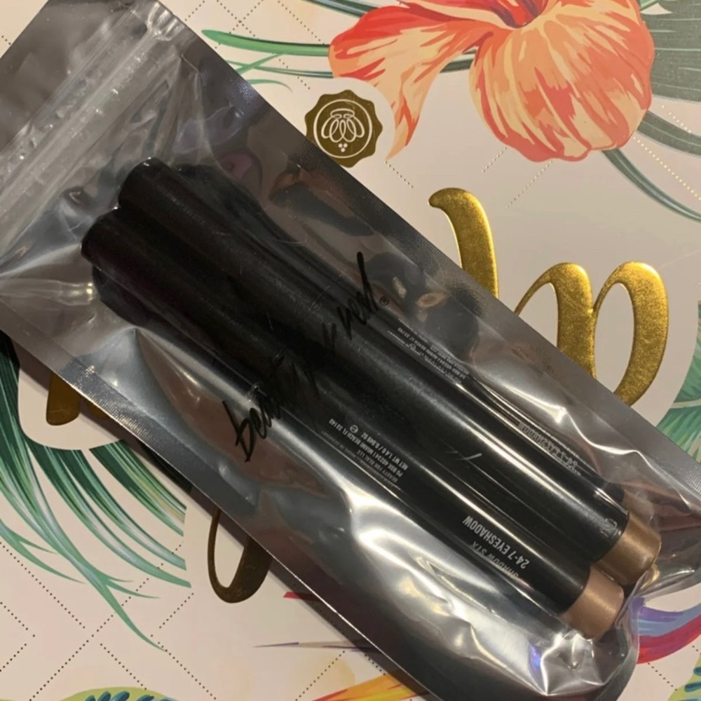 BEAUTY FOR REAL
SHADOW STX 24-7 Eyeshadow Duo - Picture 3 of 5